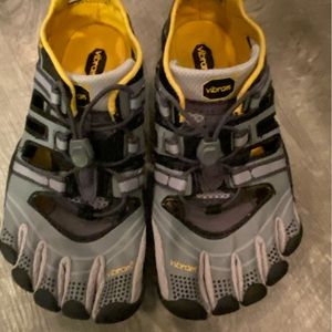 Vibram five fingers hiking sandals size 38 euro